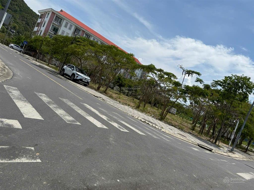 Bán lô đất đẹp đường a4 đối diện công viên cây xanh kđt nam vĩnh hải 100m2, tiện ích đầy đủ, 4ty350