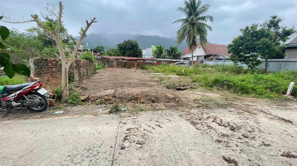 Bán nhanh lô đất đẹp hẻm bình hòa, kdc hiện hữu, dt 98,5m2 có thổ cư, khu vực cao ráo, 1ty950tr