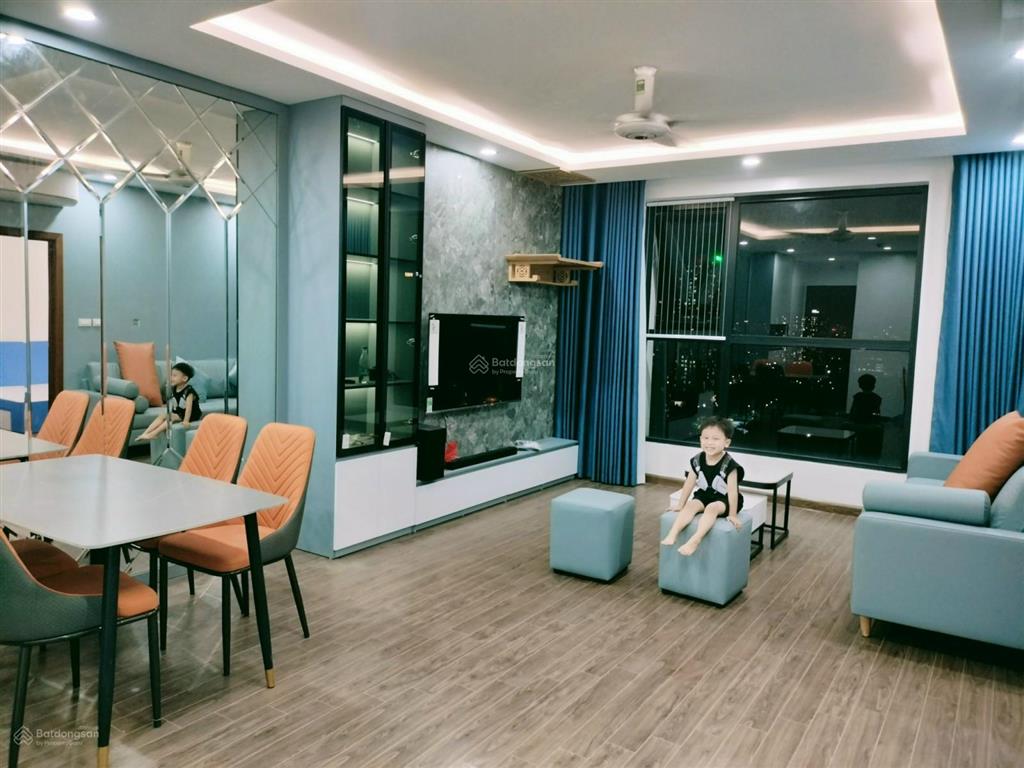 Mình chính chủ bán căn 2 phòng ngủ view hồ dự án eco lake view. giá nhỉnh 5 tỷ
