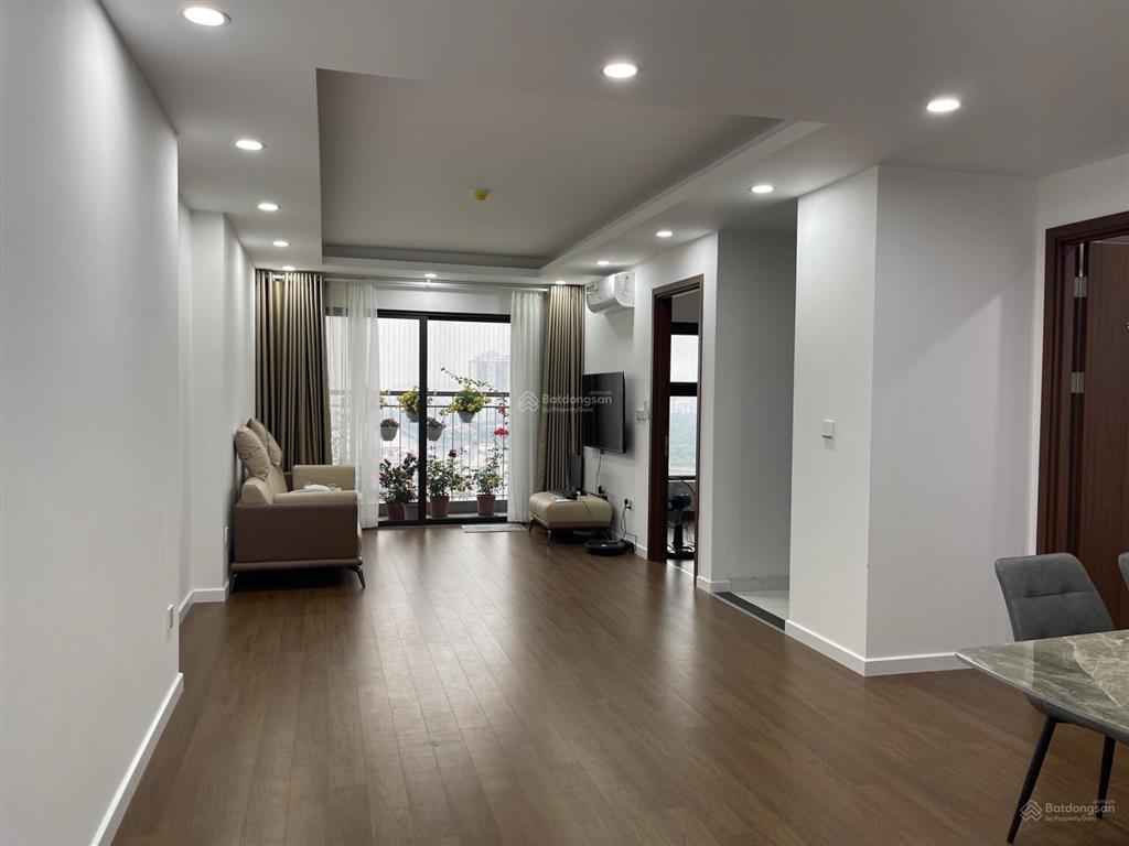 Chính chủ gửi bán căn 2n view hồ dự án phương đông green park. dt 75m2. giá 5 tỷ