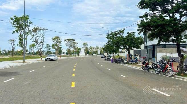 Chính chủ bán lỗ 300tr lô đất mặt tiền ql51sân bay long thành 4kmsổ sẵn công chứng 1ty25+bank 70%