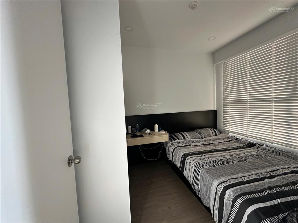 Bán căn hộ 59m2 (2pn)  giá 2,8 tỷ  full nội thất  sổ hồng sẵn