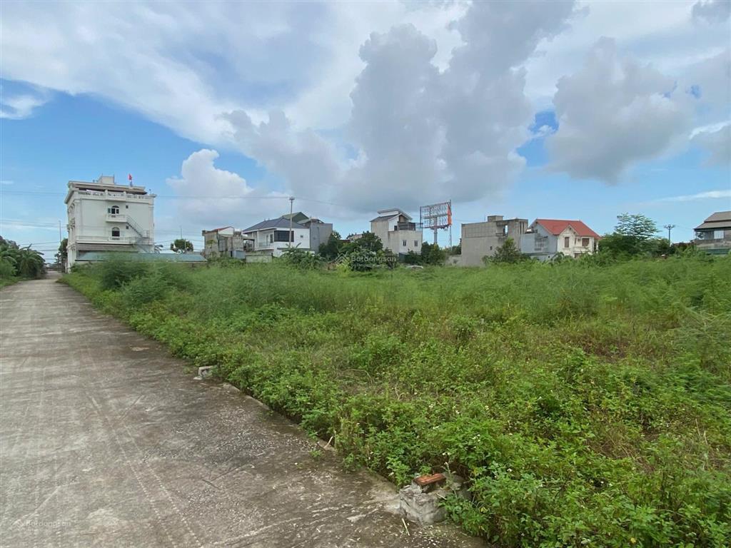 Bán lô đất tt tân phong giá hơn 10tr/m2 sổ đỏ trao tay