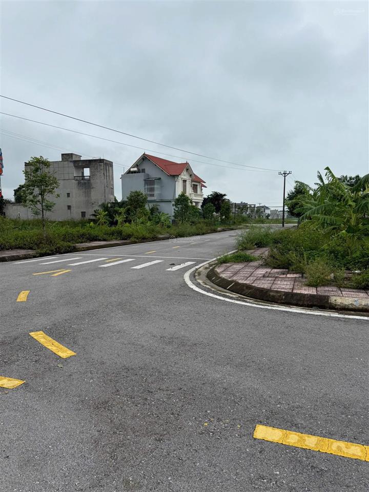 Bán lô đất tt tân phong giá hơn 10tr/m2 sổ đỏ trao tay