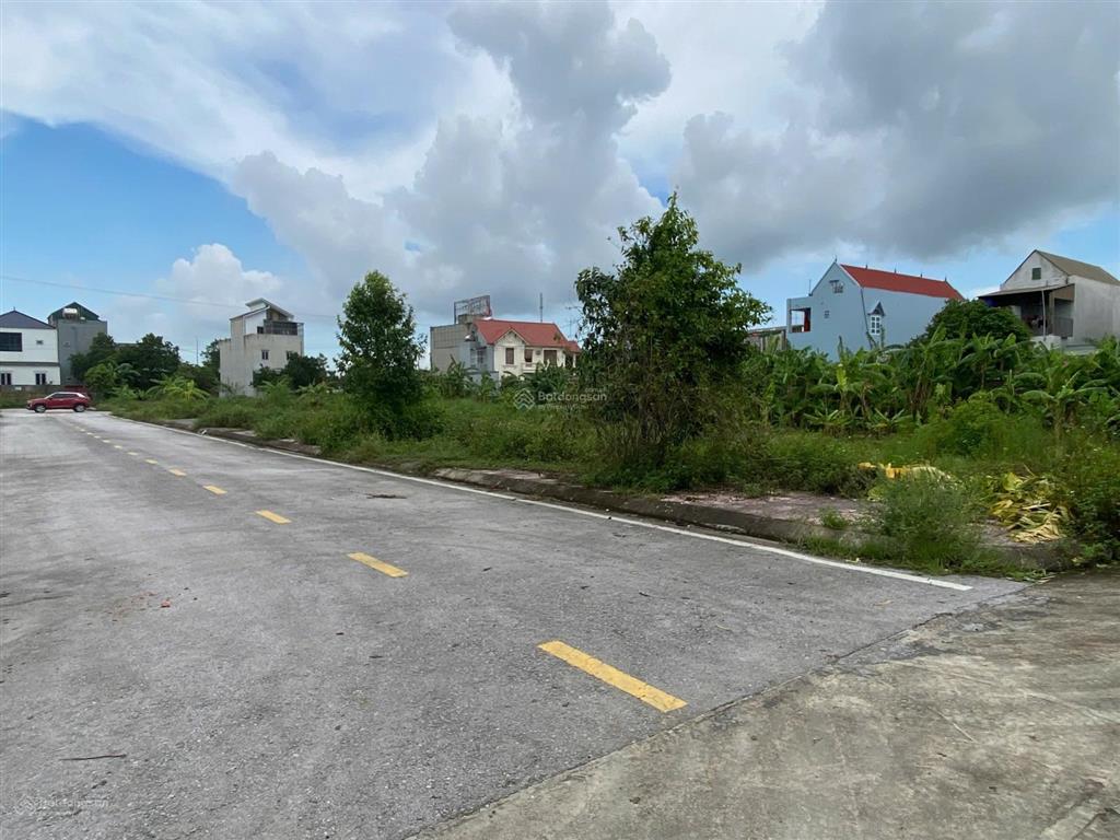 Bán lô đất tt tân phong giá hơn 10tr/m2 sổ đỏ trao tay