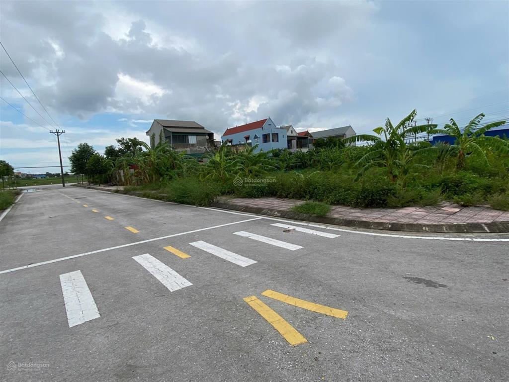 Bán lô đất tt tân phong giá hơn 10tr/m2 sổ đỏ trao tay