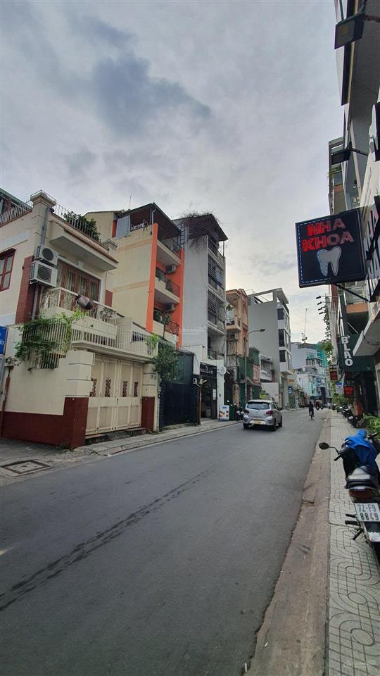 Nhà mặt tiền p. tân định, dt 60 m2 (4 x 15.4) giá tốt