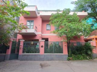 Biệt thự 3 tầng, hẻm xe hơi 5m, dt 175 m2 (ngang khủng 14 m), vuông vức, dòng tiền 720 tr/năm