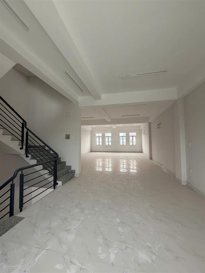 Bán nhà mặt tiền đường hoàng hữu nam đường lg 30m  p. long bình quận 9