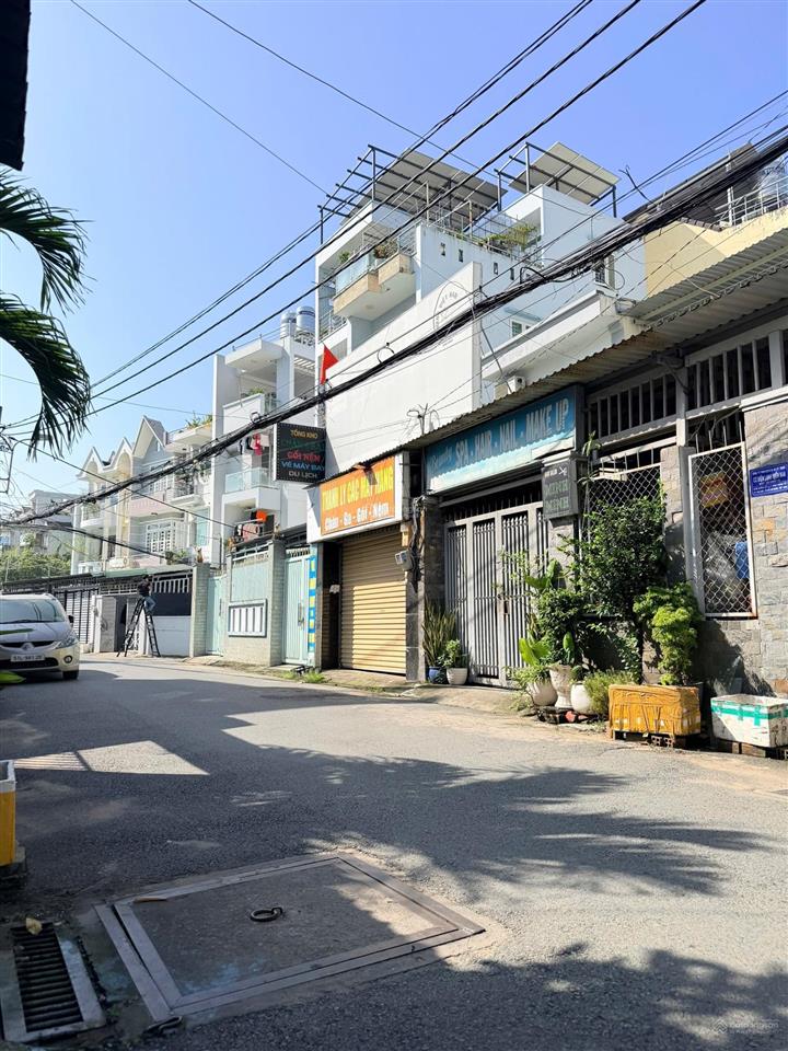 Nhà mặt tiền kinh doanh đường 13 quận 2  2 tầng, sổ hồng riêng, cách bv lê văn thịnh 300m