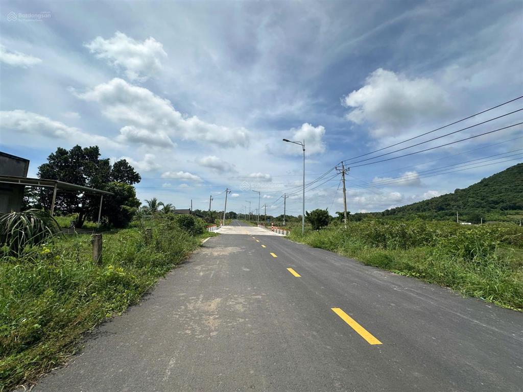 Bán đất mt nguyễn minh châu 40,6x72m (3.268m2) view hồ núi đất tân tiến lagi. giá rẻ 1,5triệu/m2