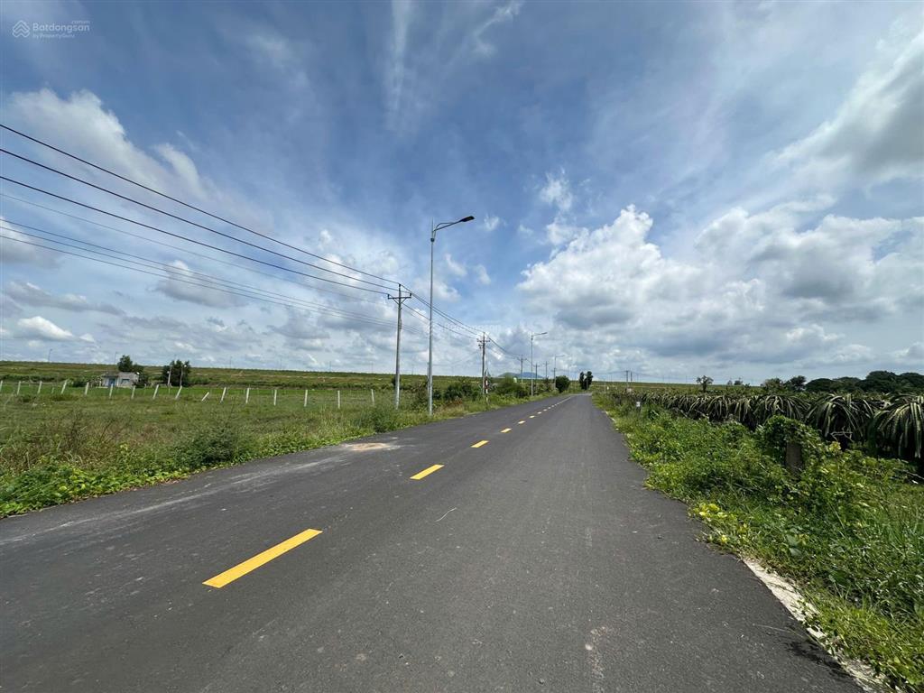 Bán đất mt nguyễn minh châu 40,6x72m (3.268m2) view hồ núi đất tân tiến lagi. giá rẻ 1,5triệu/m2