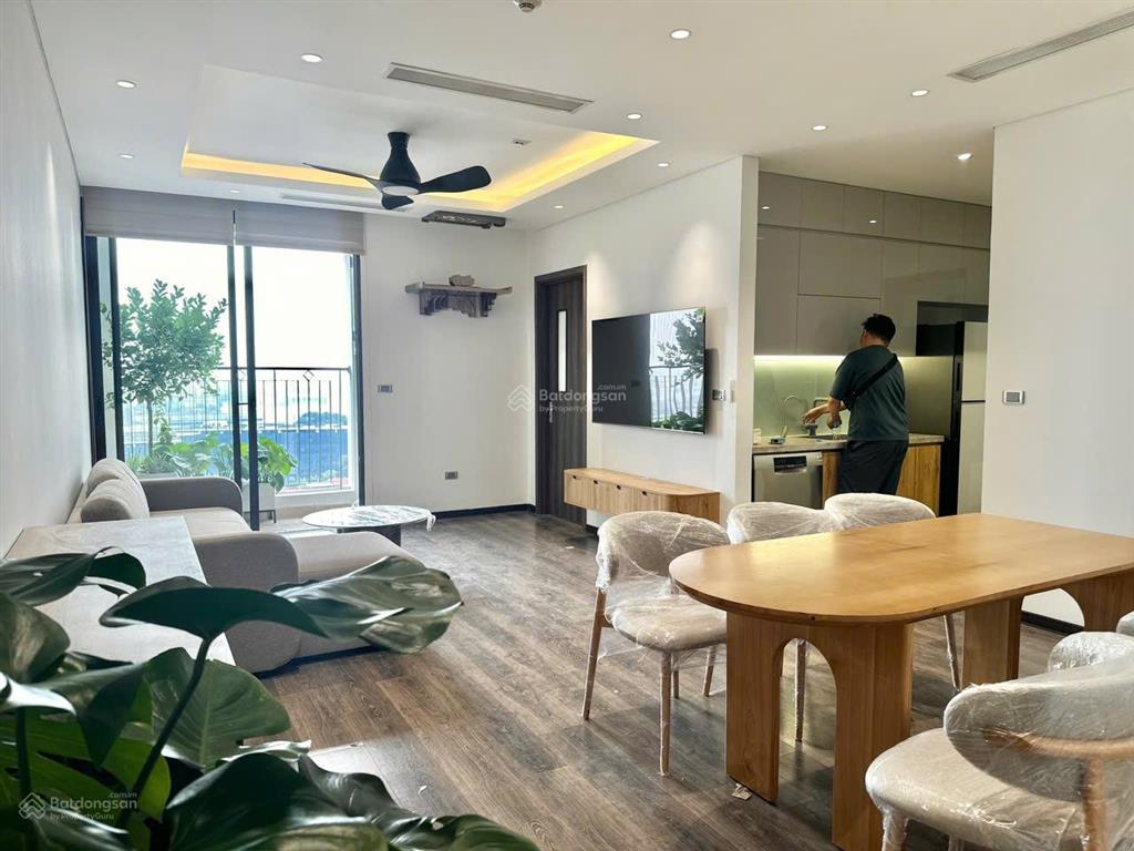 Chính chủ gửi em bán căn hộ chung cư phc 83m2, ban công đông nam tầng cao nội thất xịn giá 7,3 tỷ.