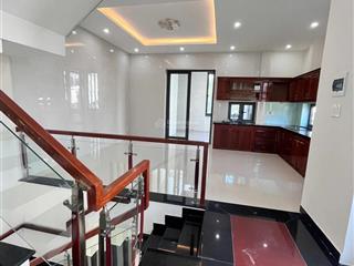 Cần bán nhà nhà 3 tầng, lô góc 2 mặt tiền hoà minh 30, sau lưng shophouse nguyễn sinh sắc