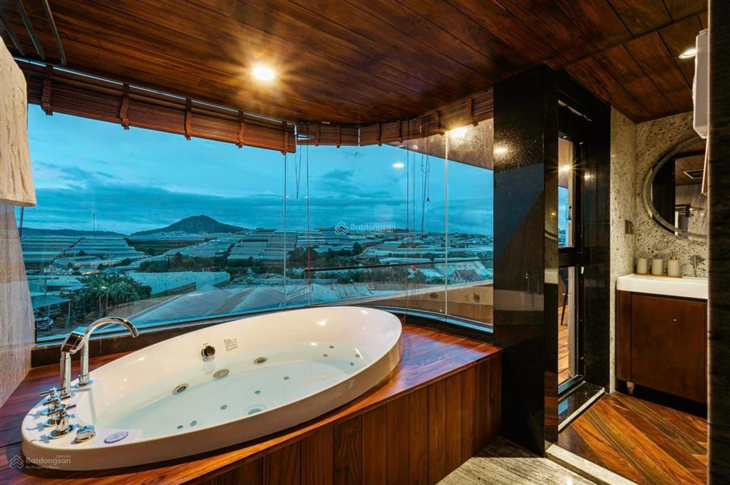 Villa sân vườn 218m² cực phẩm, cách hồ xuân hương 300m