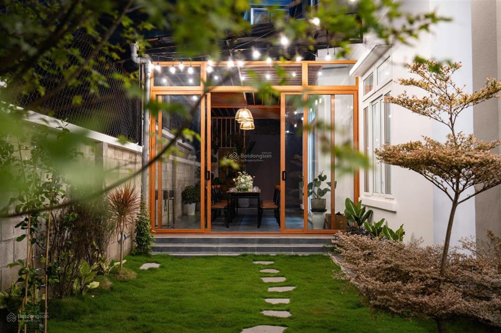 Bán gấp nhà đẹp triệu việt vương, phường 4 chỉ xách vali vào ở