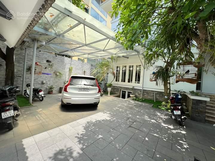 Chính chủ bán vườn đào tây hồ 379m2, 5 tầng, lô góc, bể bơi view vườn hoa kd giá 189 tỷ có tl