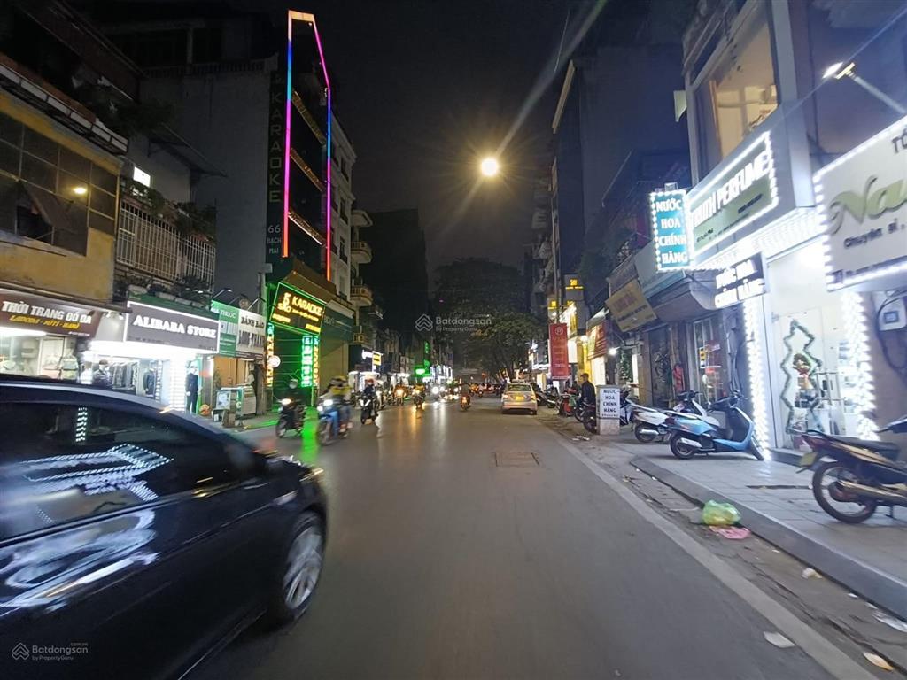 Tôi đi định cư nước ngoài cần bán gấp mặt phố võ thị sáu210m2mặt tiền 15mvỉa hè  giá 39 tỷ tl