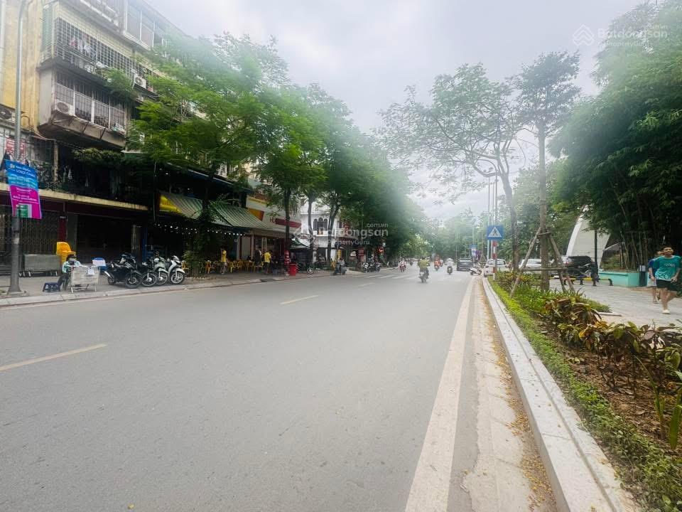 Tôi đi định cư nước ngoài cần bán gấp mặt phố võ thị sáu210m2mặt tiền 15mvỉa hè  giá 39 tỷ tl