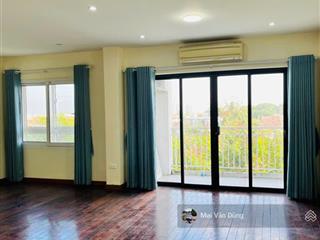 Chuyển nhượng căn chung cưn3 ngủ khu ct18 việt hưng, hướng đông nam, view vinhomes riverside