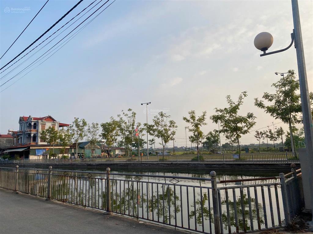 Vợ chồng em cần tiền bán mảnh đất ông bà cắt cho, lô góc 100m2 hướng đn giá 5 tỷ 1, mt 6,5m