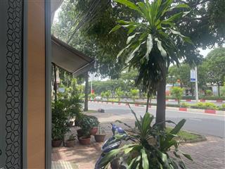 Em cần bán nhà mặt tiền đường 2/9  tp vũng tàu