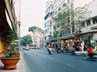 Bán nhà mặt phố phan chu trinh, hoàn kiếm. dt sổ 70m2 x 5t, mt 6,5m. lô góc 2 mặt tiền, thang máy