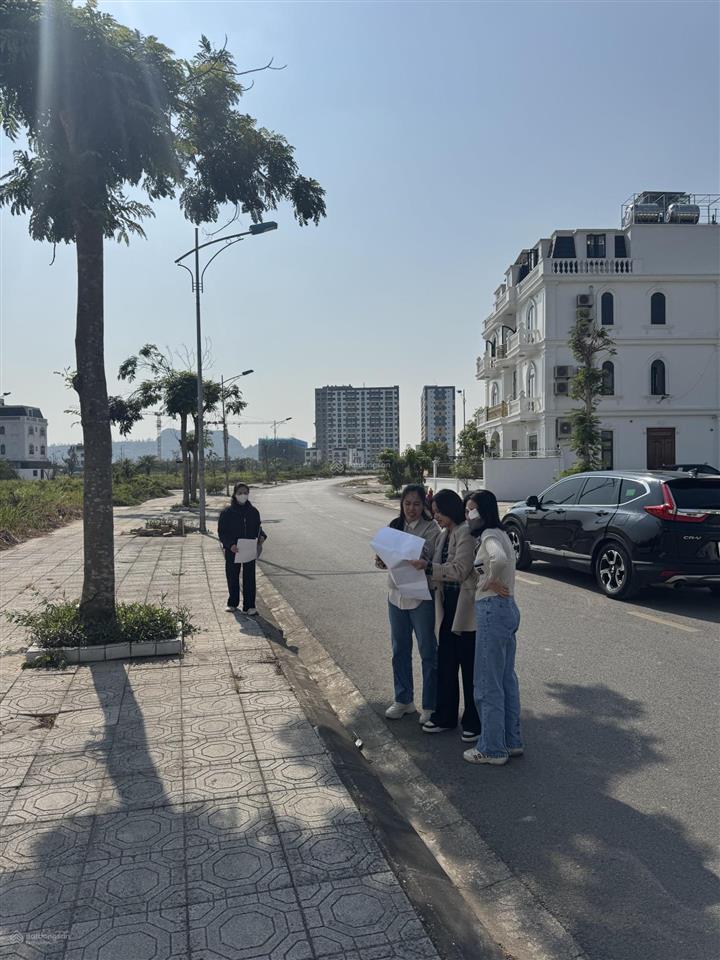 Bán lô góc đối diện 10 toà chung cư, vị trí kinh doanh siêu đẹp