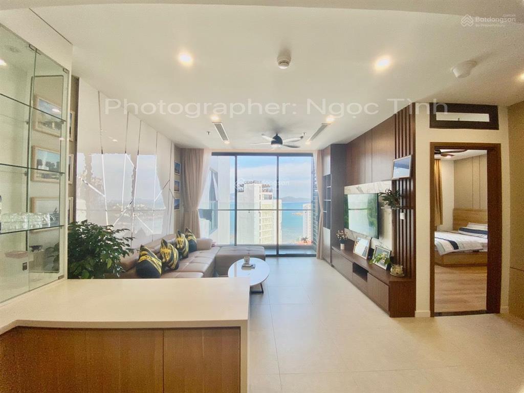 Bán căn 2 phòng ngủ đẹp view đông nam, nội thất đẹp giá bán chỉ 6.8 tỷ sẵn dòng tiền cho thuê