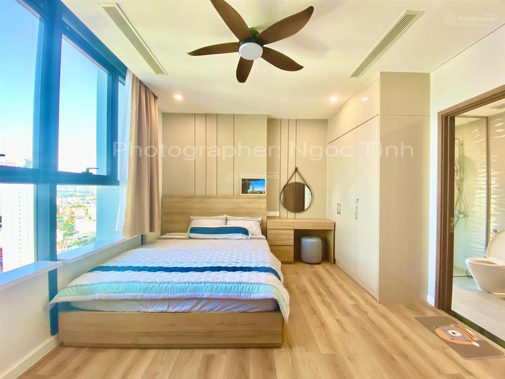 Bán căn 2 phòng ngủ đẹp view đông nam, nội thất đẹp giá bán chỉ 6.8 tỷ sẵn dòng tiền cho thuê