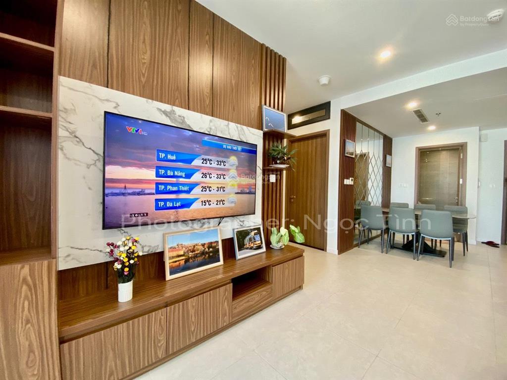 Bán căn 2 phòng ngủ đẹp view đông nam, nội thất đẹp giá bán chỉ 6.8 tỷ sẵn dòng tiền cho thuê