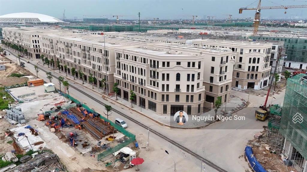 Bán căn xẻ khe tn37 75m2 25 tỷ  đường 17m gần hồ 32ha  phân khu tinh hoa