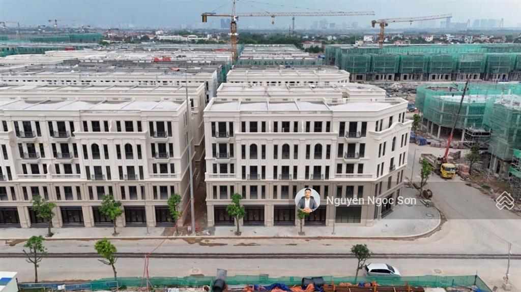 Bán căn xẻ khe tn37 75m2 25 tỷ  đường 17m gần hồ 32ha  phân khu tinh hoa