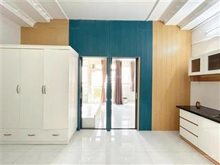Căn hộ 2 phòng ngủ diện tích 55m2 có balcon siêu thoáng  full nội thất ngay ngã tư phú nhuận