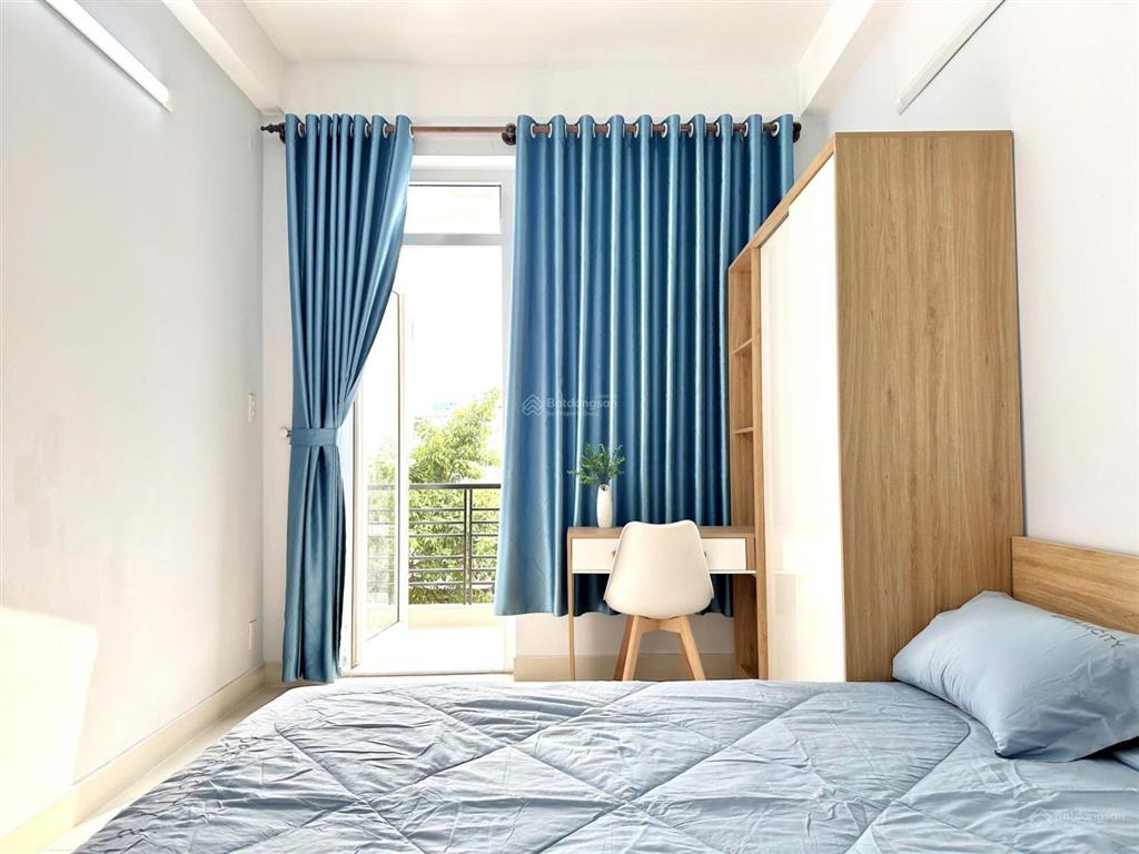 Trống sẵn căn hộ tách bếp balcon full nội thất, có thang máy ngay ngã tư nguyễn kiệm phú nhuận