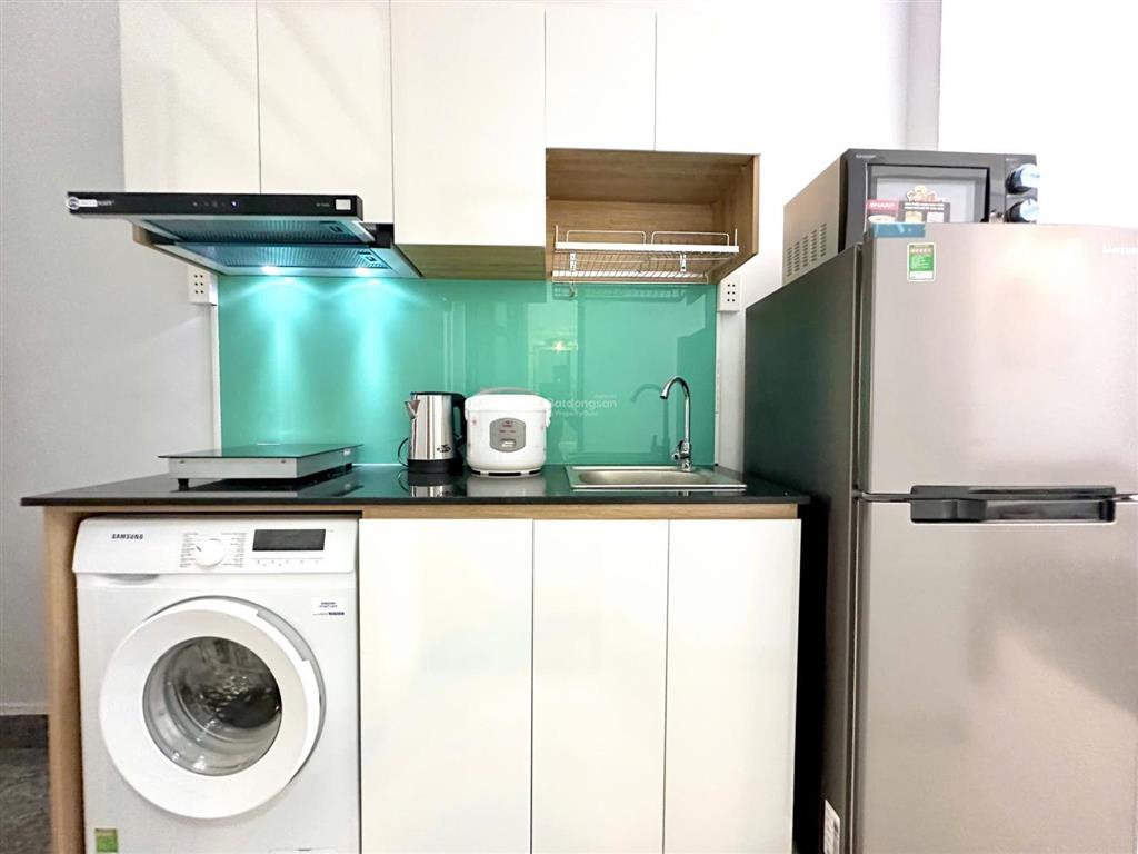 Trống sẵn căn hộ tách bếp balcon full nội thất, có thang máy ngay ngã tư nguyễn kiệm phú nhuận