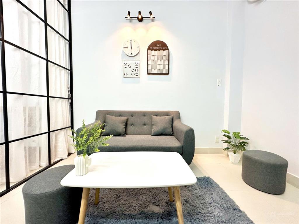 Trống sẵn căn hộ tách bếp balcon full nội thất, có thang máy ngay ngã tư nguyễn kiệm phú nhuận