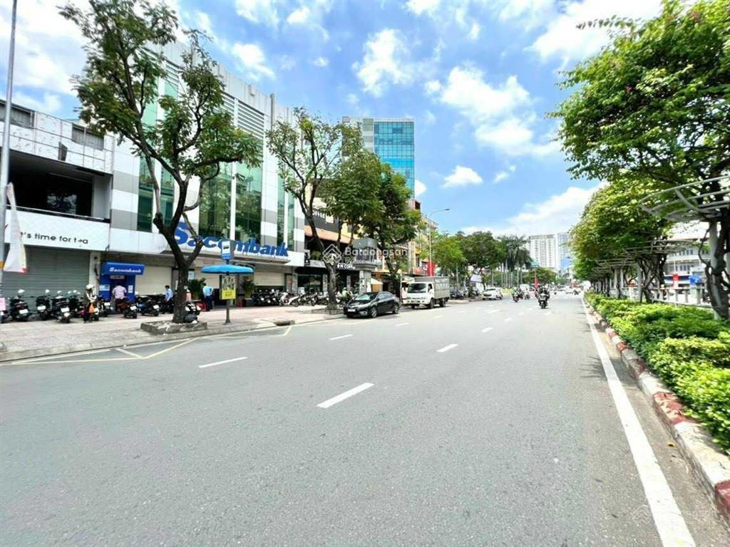 Mặt tiền 49  51 hoàng diệu quận 4 khu văn phòng sầm uất