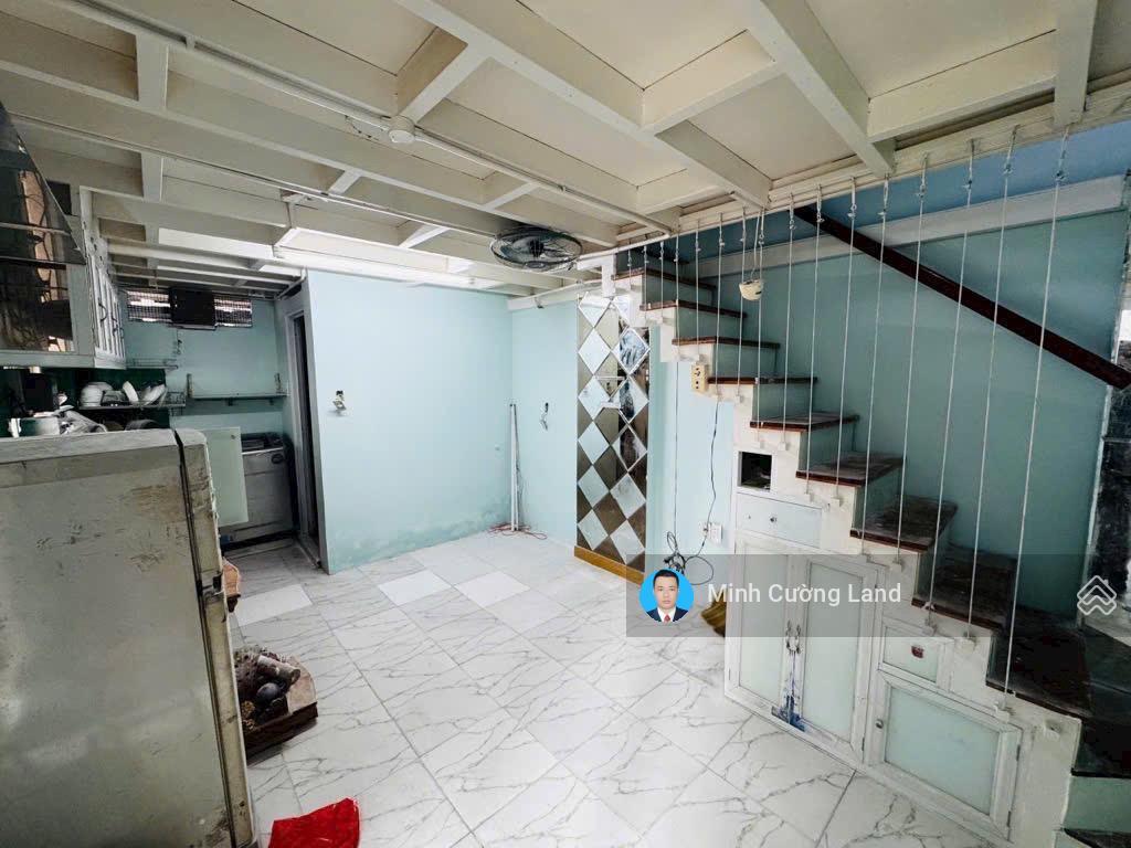 Gấp bán nhà huỳnh văn bánh, phú nhuận, dtsd 40m2, hẻm 3m thông, 2 tầng btct 2pn