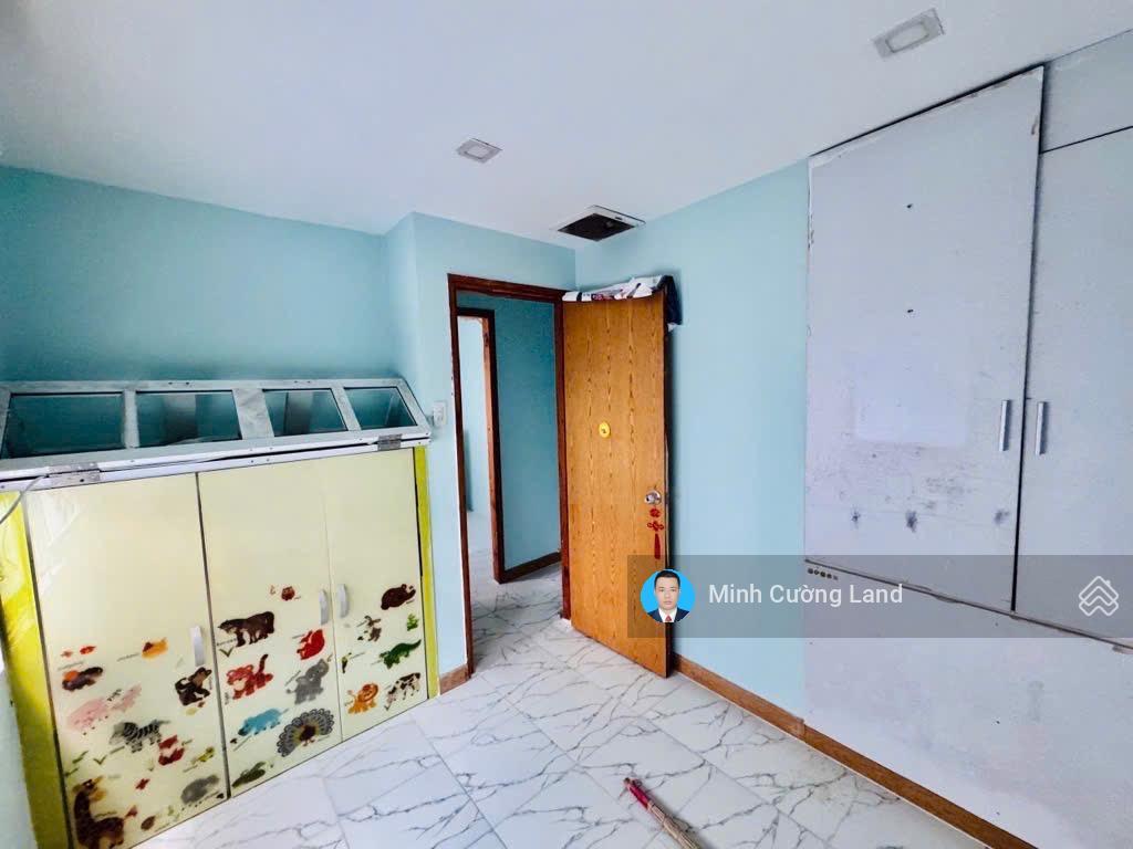 Gấp bán nhà huỳnh văn bánh, phú nhuận, dtsd 40m2, hẻm 3m thông, 2 tầng btct 2pn