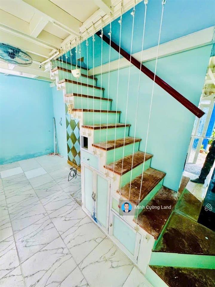 Gấp bán nhà huỳnh văn bánh, phú nhuận, dtsd 40m2, hẻm 3m thông, 2 tầng btct 2pn
