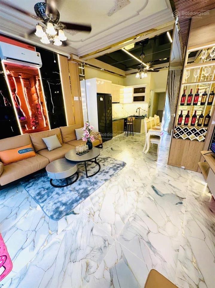 Bán nhà đẹp, hiếm có ni sư huỳnh liên p.10 tân bình, 5x11m, 3 tầng 3pn, cách mt 2 căn, chỉ 4.39tỷ