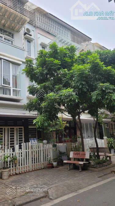 Cc bán lk vigalcera xuân phương. dt 100m x 5 tầng. mt 5m. đường 15m. giá 19,5 tỷ.  0964 769 ***