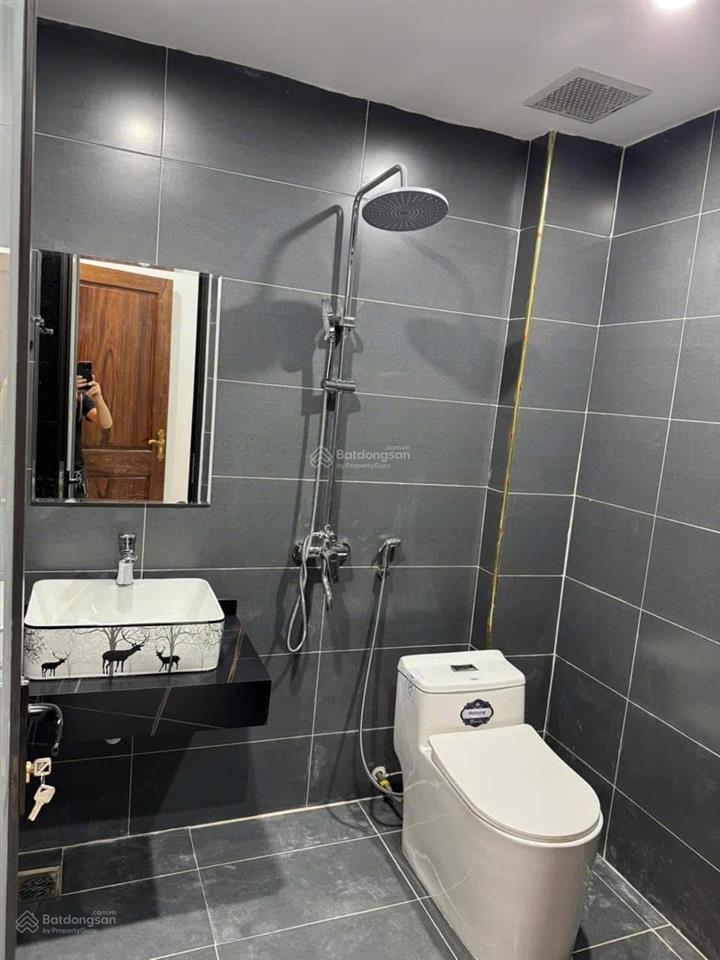 Em cần bán căn nhà dt sổ 30m xây 5 tầng tại vĩnh hưng  hoàng mai, giá chào 6,x tỷ có tl  bst