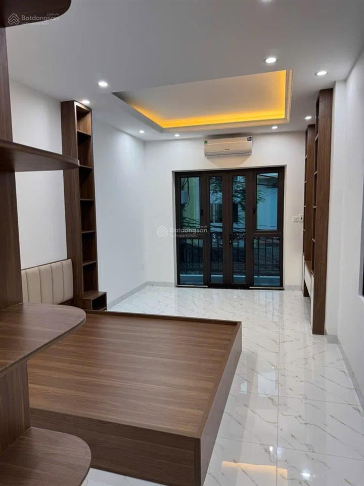 Em cần bán căn nhà dt sổ 30m xây 5 tầng tại vĩnh hưng  hoàng mai, giá chào 6,x tỷ có tl  bst