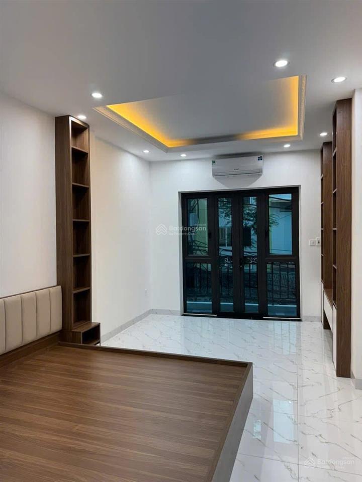Em cần bán căn nhà dt sổ 30m xây 5 tầng tại vĩnh hưng  hoàng mai, giá chào 6,x tỷ có tl  bst