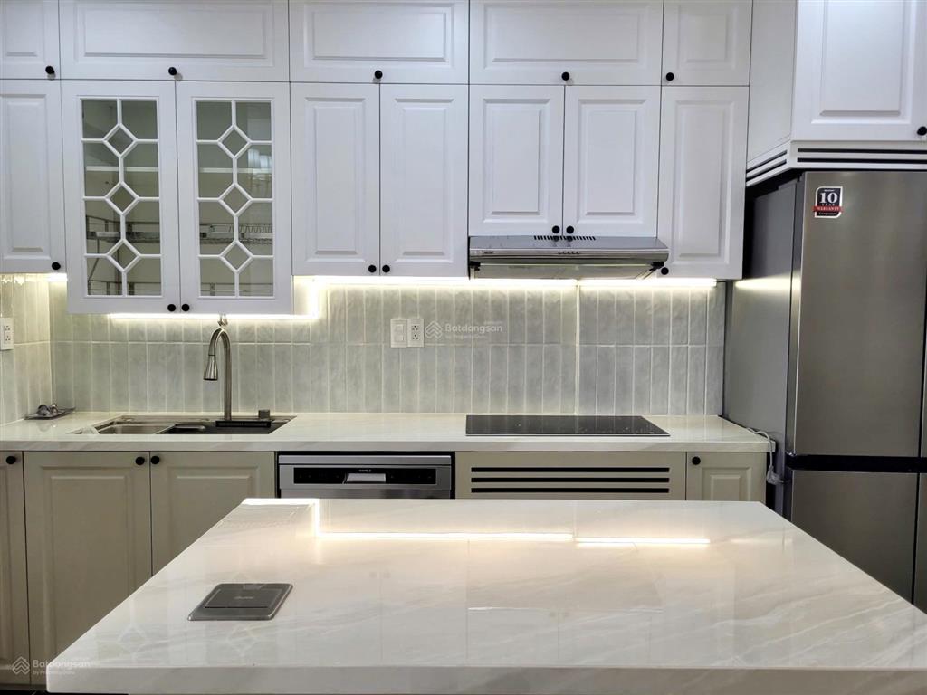 Bán căn hộ lavida plus q7 , 3pn 96m2 . full nội thất cao cấp mới 100% . giá bán  7,4 tỷ