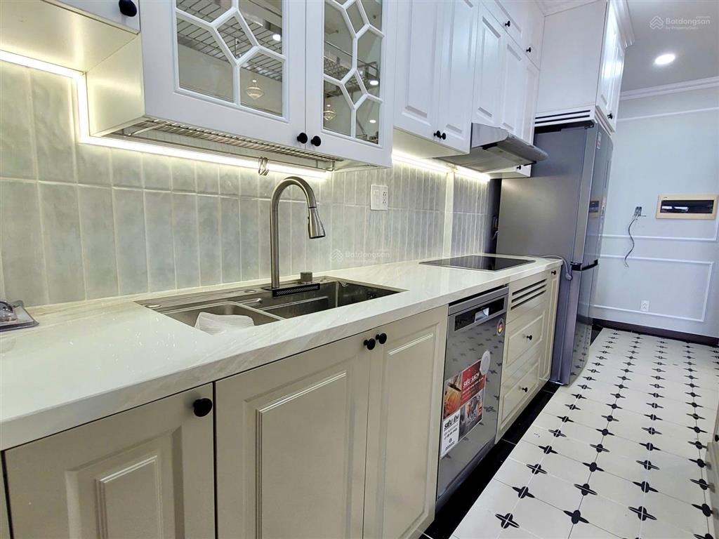 Bán căn hộ lavida plus q7 , 3pn 96m2 . full nội thất cao cấp mới 100% . giá bán  7,4 tỷ