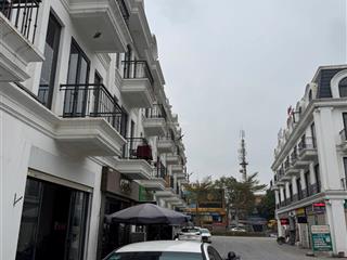 Cho thuê shophouse 4 tầng, full đồ, gần kcn tân hưng. ở và kd tốt, hợp gia đình và chuyên gia tq