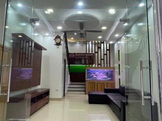 Mặt ngõ rộng 2,5, gần ô tô, nhà đẹp dân xây, ở ngay ngọc trục, 40m*4 tầng mt 4m chỉ bẩy tỷ.